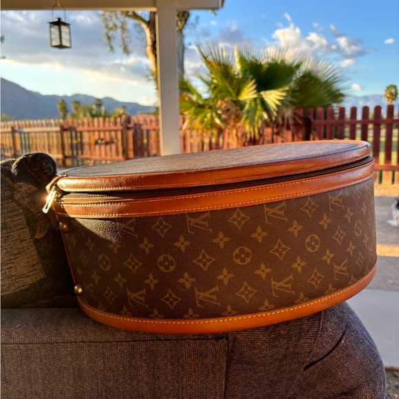 COPY - Louis Vuitton Travel Pair. Vintage & Real from late ‘80’s Made by the Fr… - Picture 5 of 10